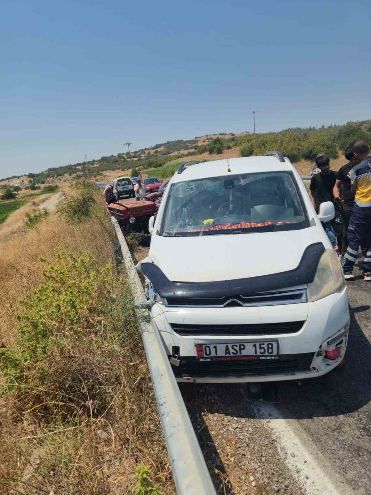 Balıkesir’de traktörle otomobil kaza yaptı: 5 yaralı