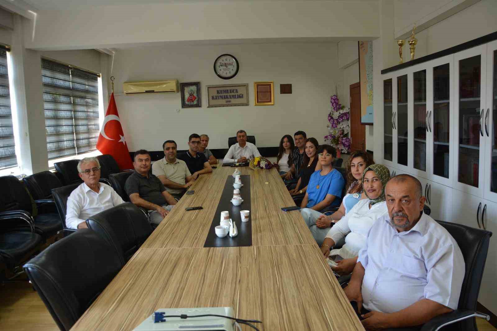 Kumluca&rsquo;da YKS&rsquo;de ilk bine giren &uuml;&ccedil; &ouml;ğrenciye &ouml;d&uuml;l
