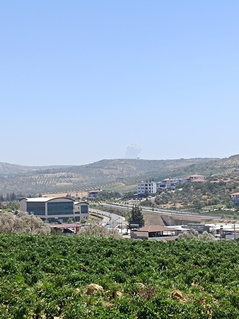 Suriye’de mühimmat deposunda yaşanan patlama Hatay’da hissedildi