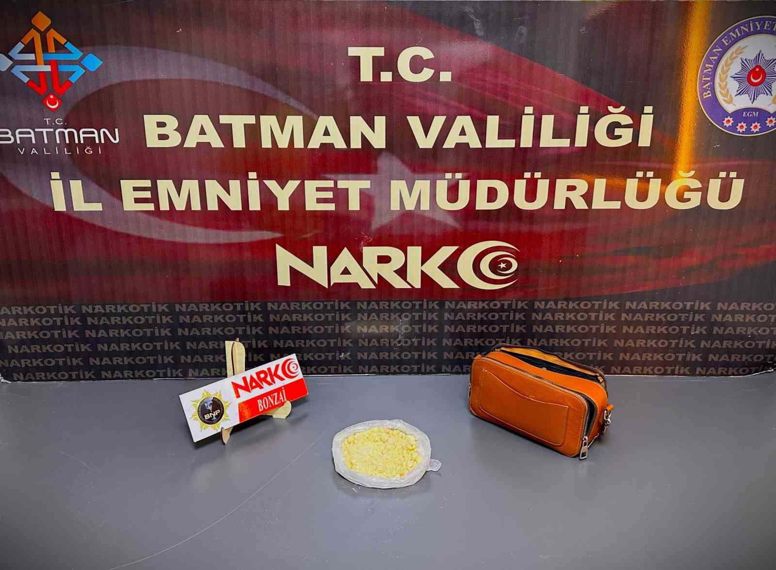 Batman’a hava yolu ile gelen yolcunun üzerinden uyuşturucu çıktı