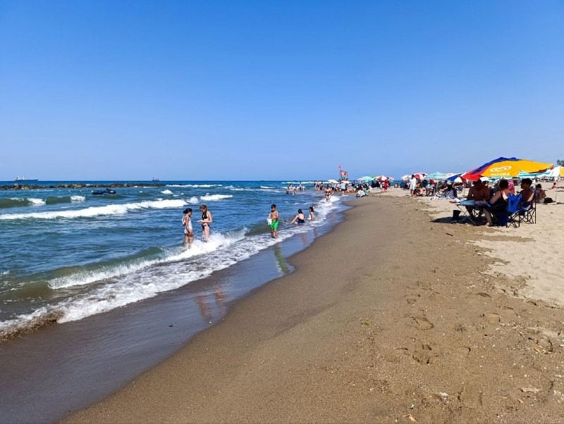 Sakarya&rsquo;nın &uuml;&ccedil; il&ccedil;esinde denize girmek yasaklandı
