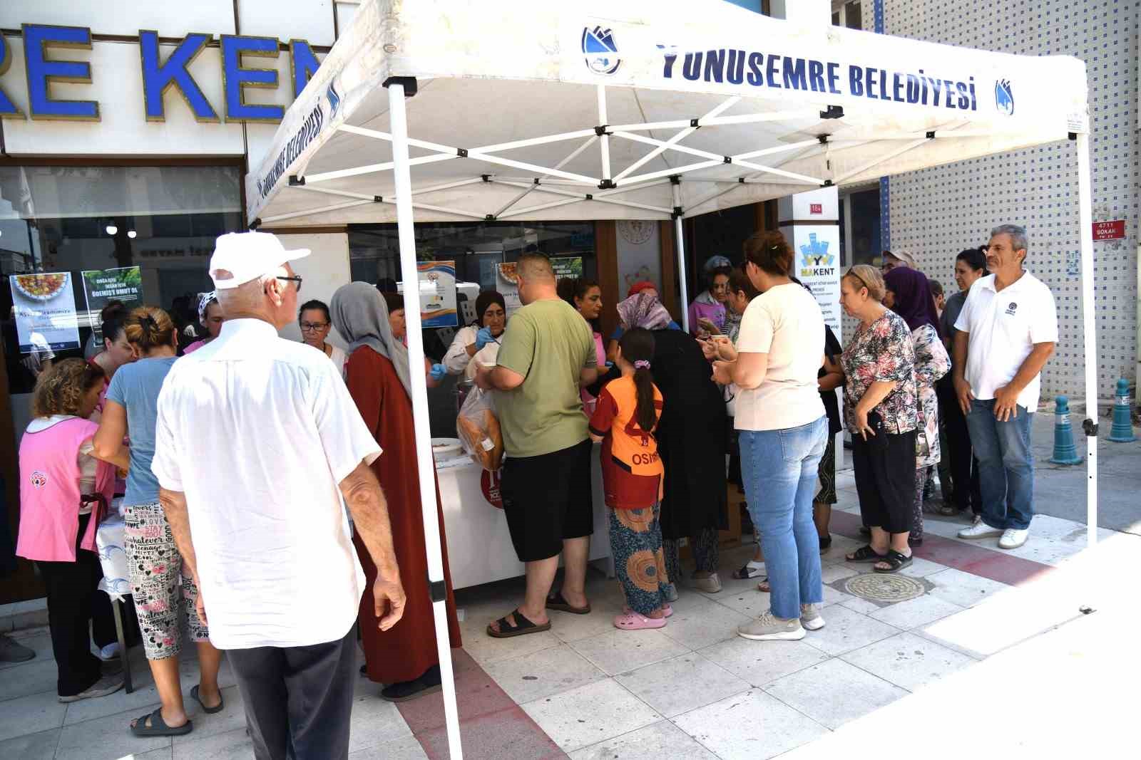 Yunusemre Kent Konseyinden aşure hayrı
