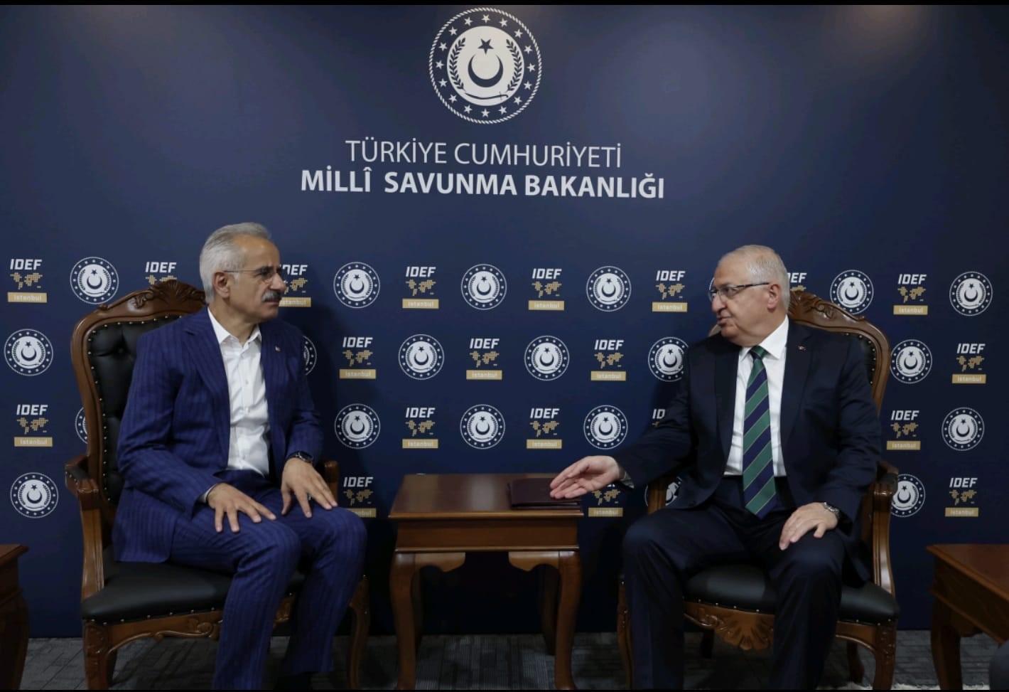 Milli Savunma Bakanı Yaşar G&uuml;ler ile Dışişleri Bakanı Hakan Fidan IDEF&rsquo;te g&ouml;r&uuml;şt&uuml;
