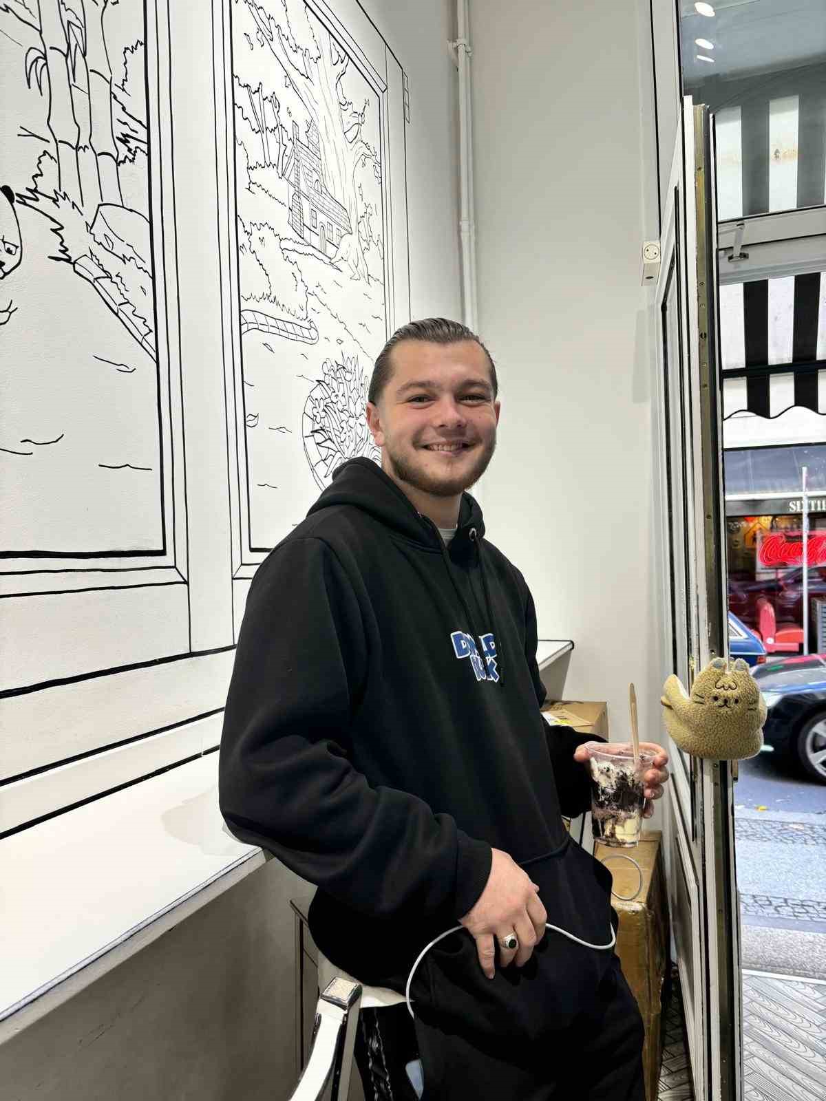 Kavgayı ayırmaya &ccedil;alışırken &ouml;ld&uuml;resiye d&ouml;v&uuml;len gen&ccedil; 1 haftadır yaşam m&uuml;cadelesi veriyor
