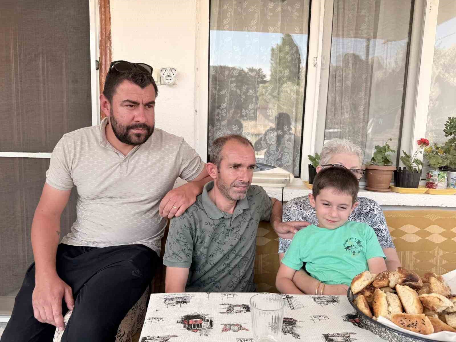 Yangın b&ouml;lgesinde y&uuml;rekleri ısıtan dayanışma &ouml;rneği
