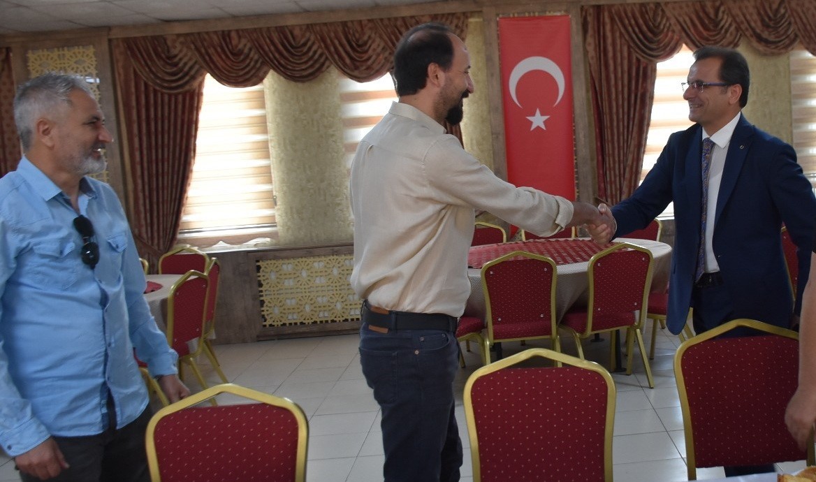 Kaymakam G&uuml;ldoğan, Salihli basınını unutmadı
