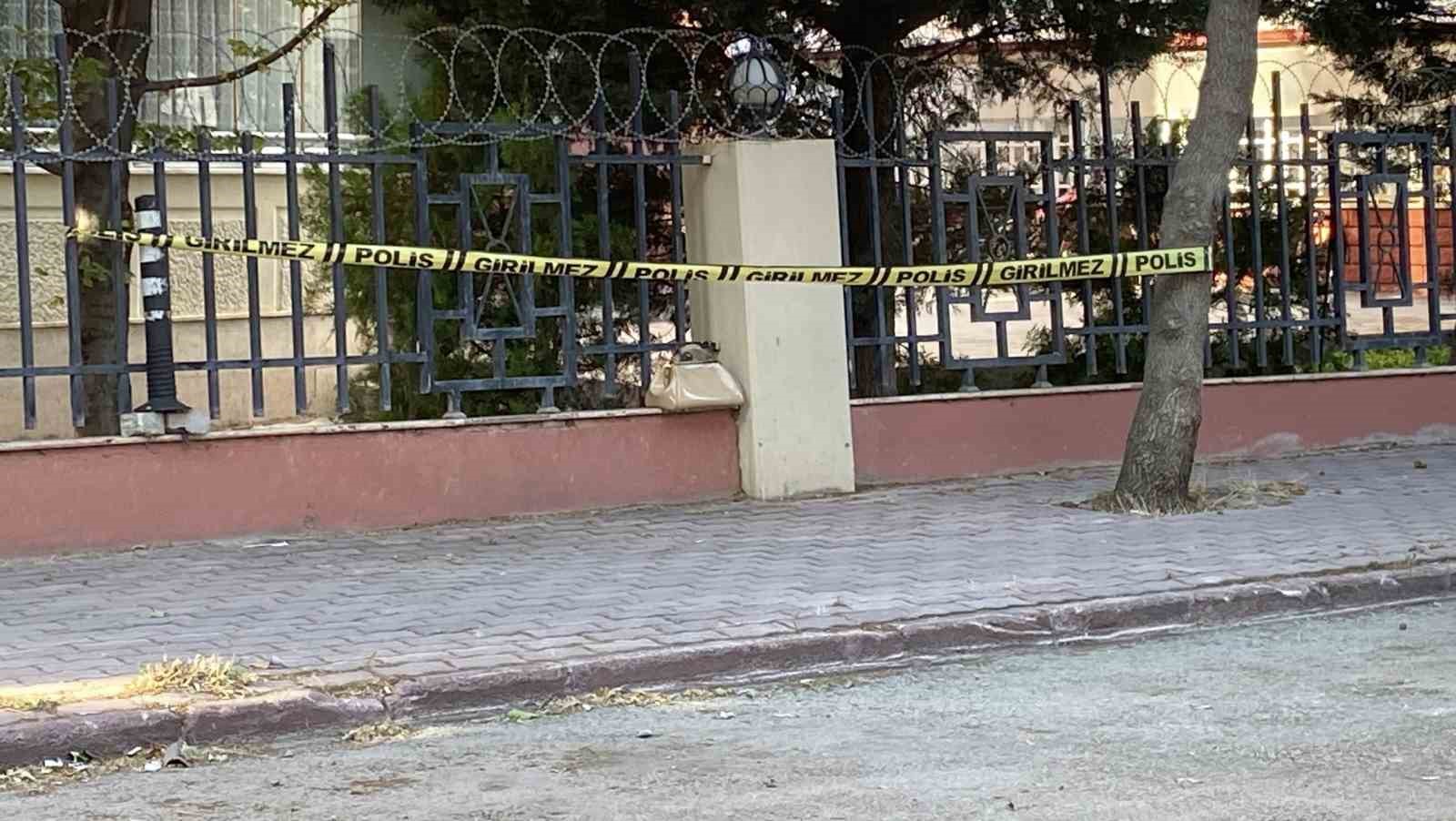 Konya&rsquo;da sokakta unutulan &ccedil;anta paniğe neden oldu, f&uuml;nye ile patlatıldı
