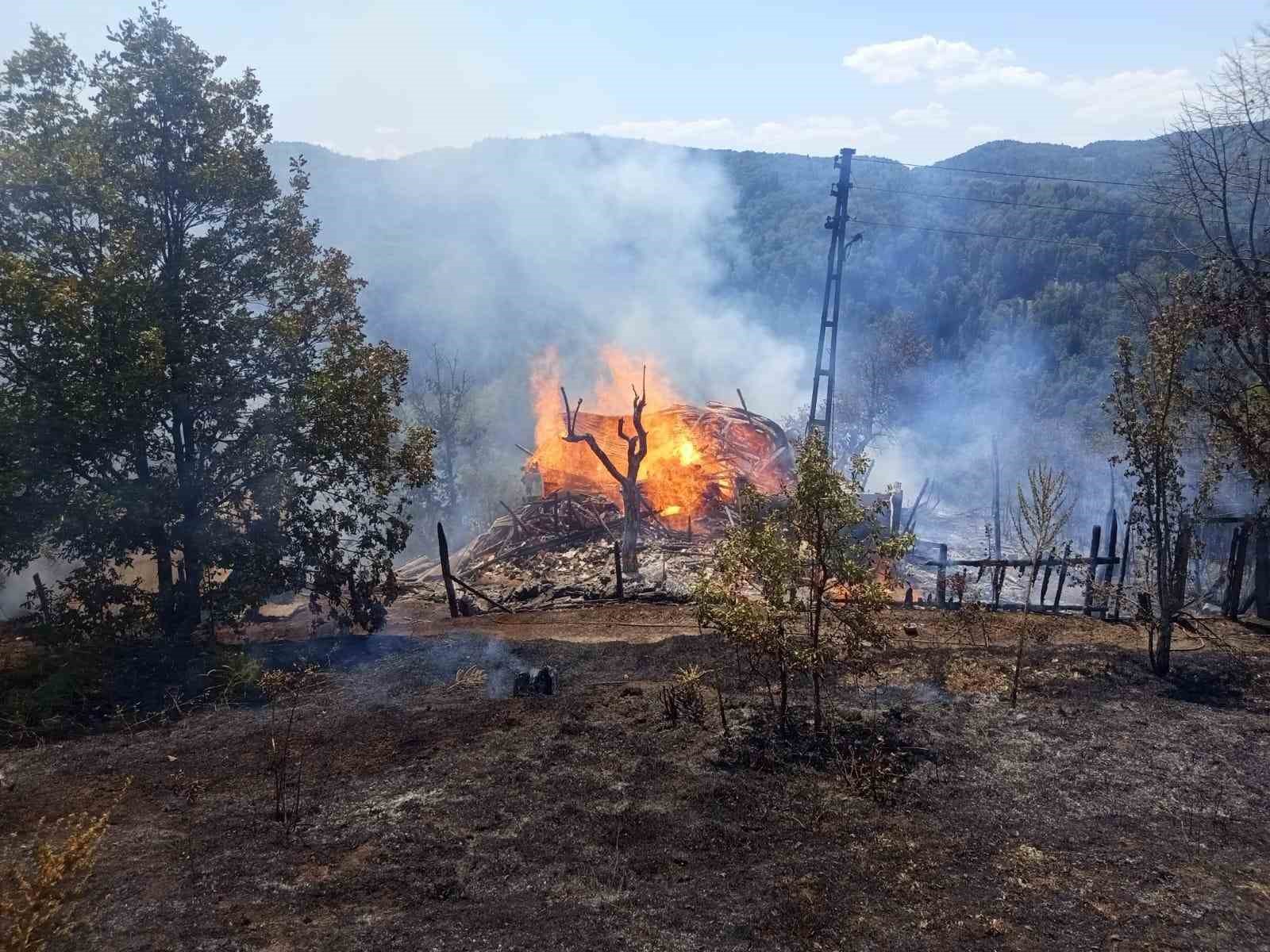 Kastamonu&rsquo;da ev yangını
