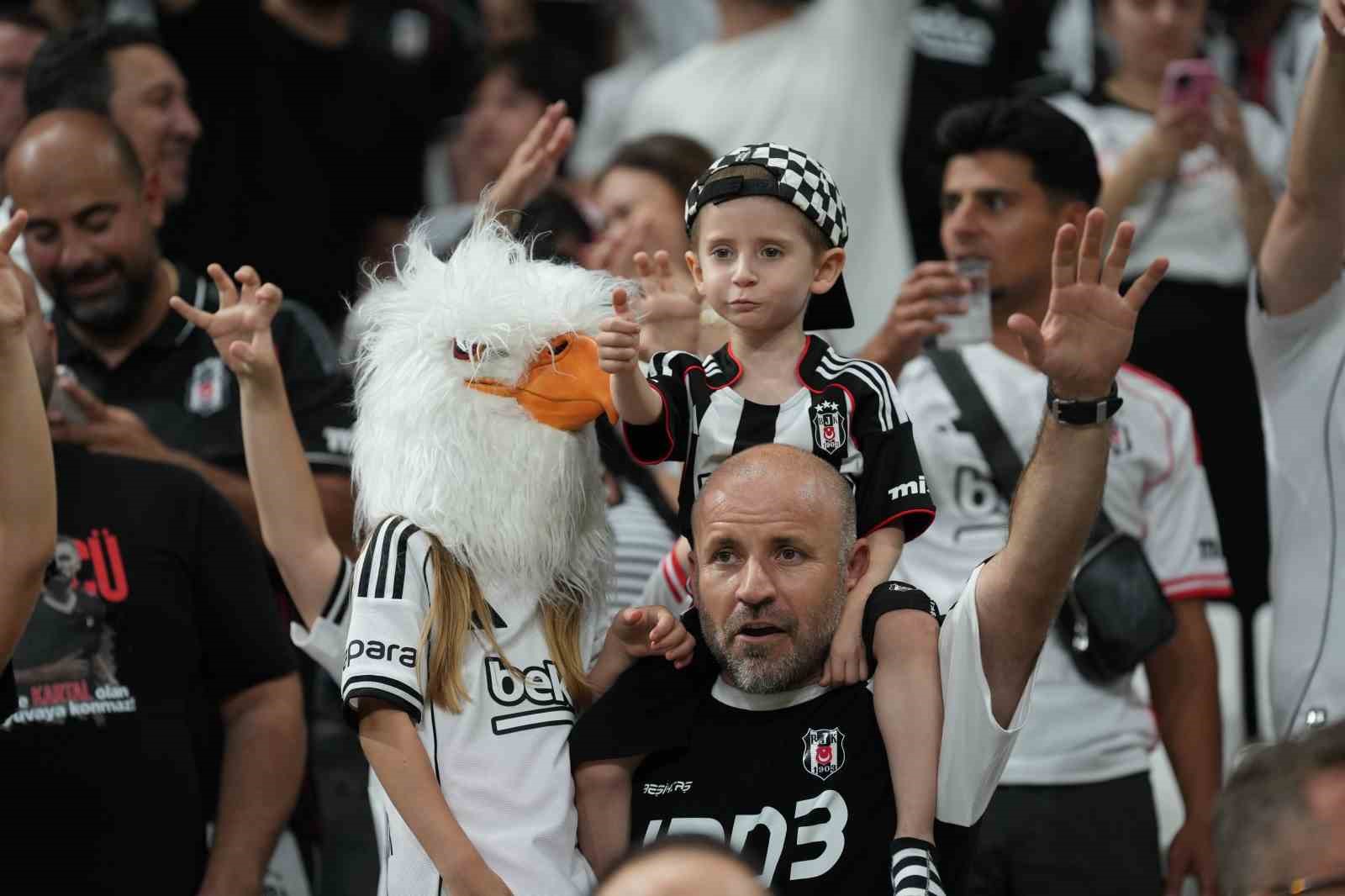 UEFA Avrupa Ligi: Beşiktaş: 0 - Shakhtar Donetsk: 1 (Maç devam ediyor)
