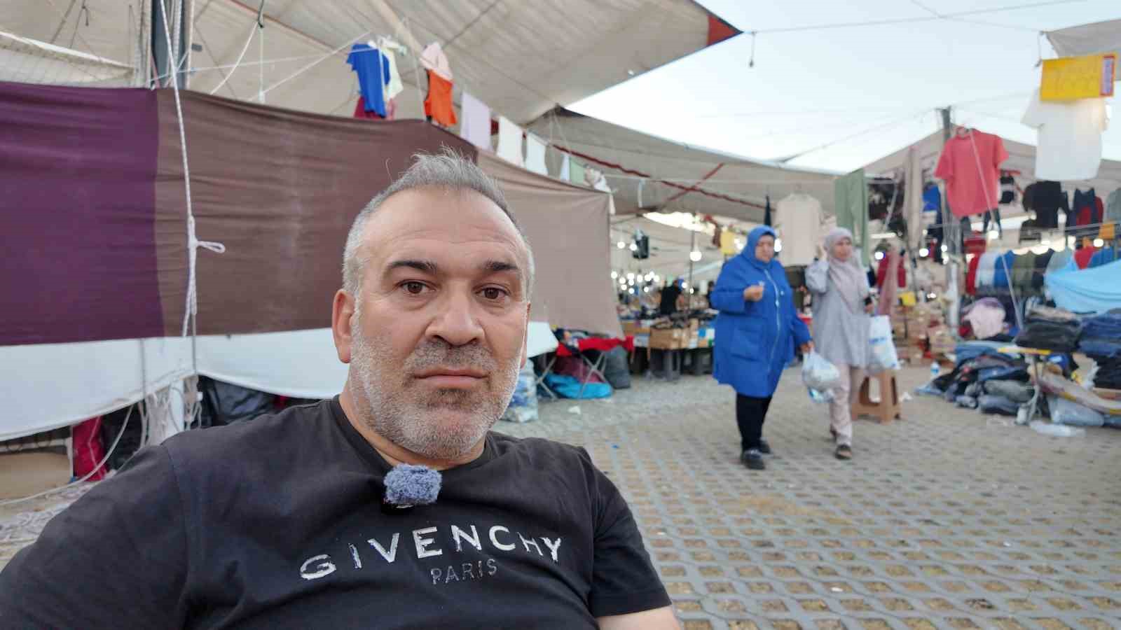 Gediz Tarhana Festivali&rsquo;nde Kıyafet Pazarı yoğun ilgi g&ouml;r&uuml;yor
