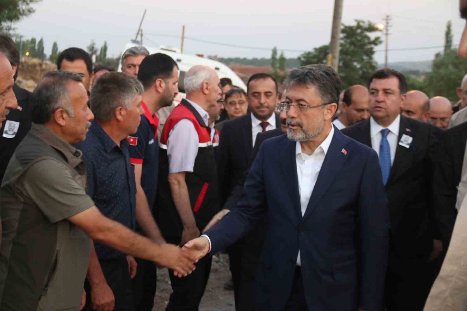 Bakan Yumaklı&rsquo;dan şehit ailesine taziye ziyareti
