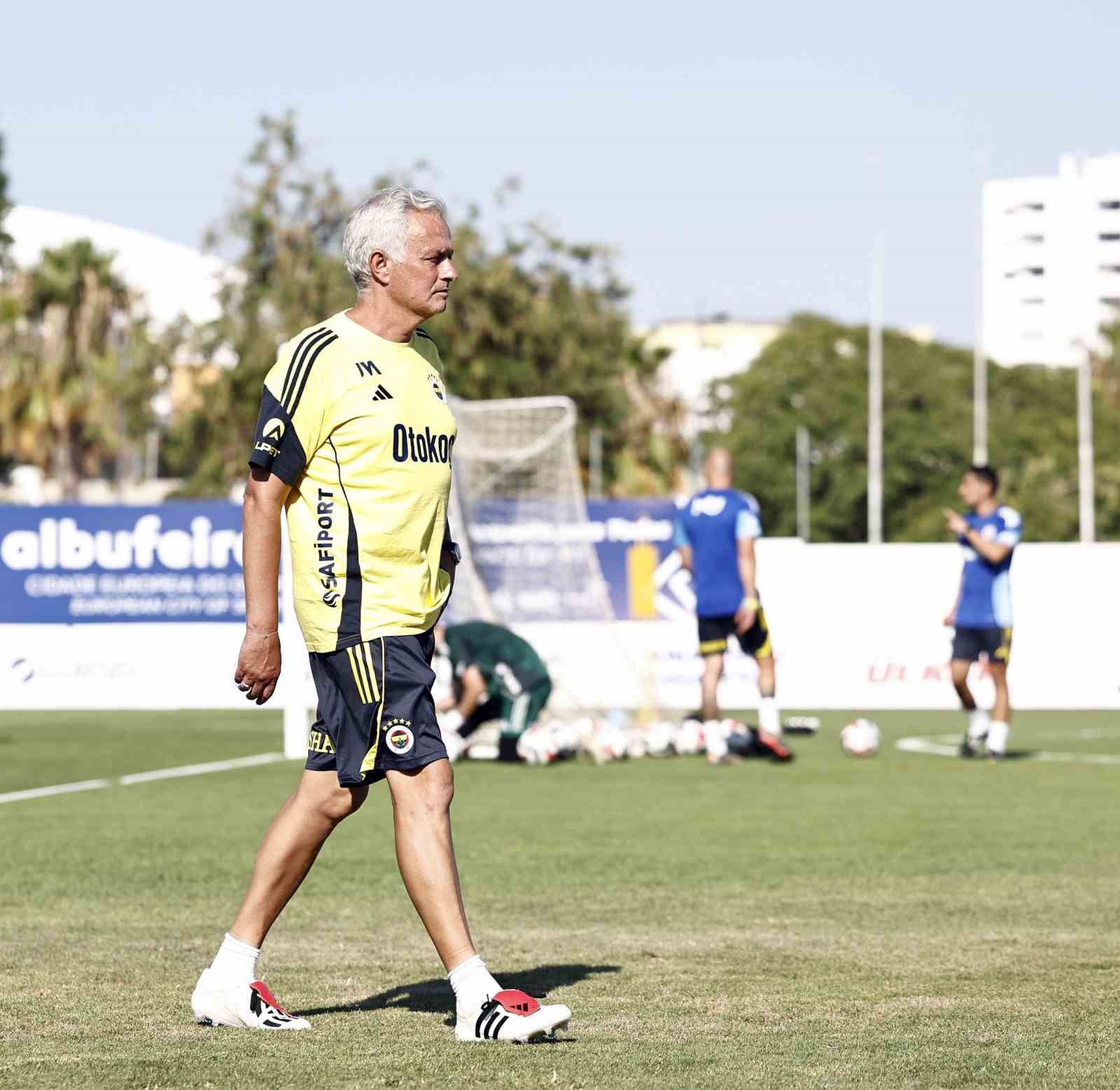 Fenerbahçe günü tek antrenmanla tamamladı