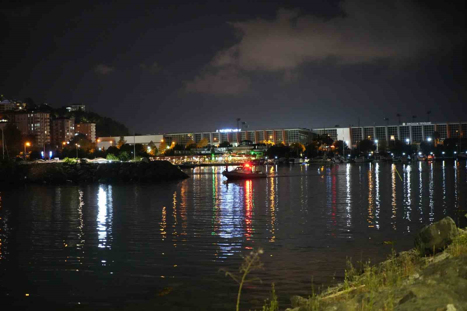 Denizde kaybolan şahsı arama &ccedil;alışmaları devam ediyor
