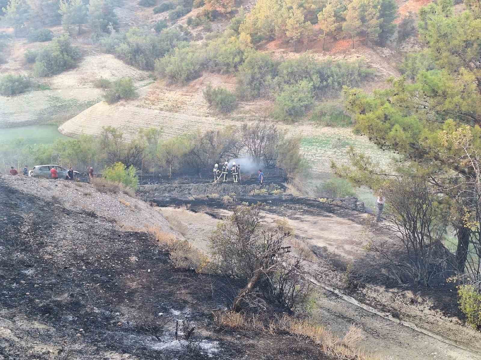 Ara&ccedil; yangınıyla başlayan orman yangını kısa s&uuml;rede s&ouml;nd&uuml;r&uuml;ld&uuml;
