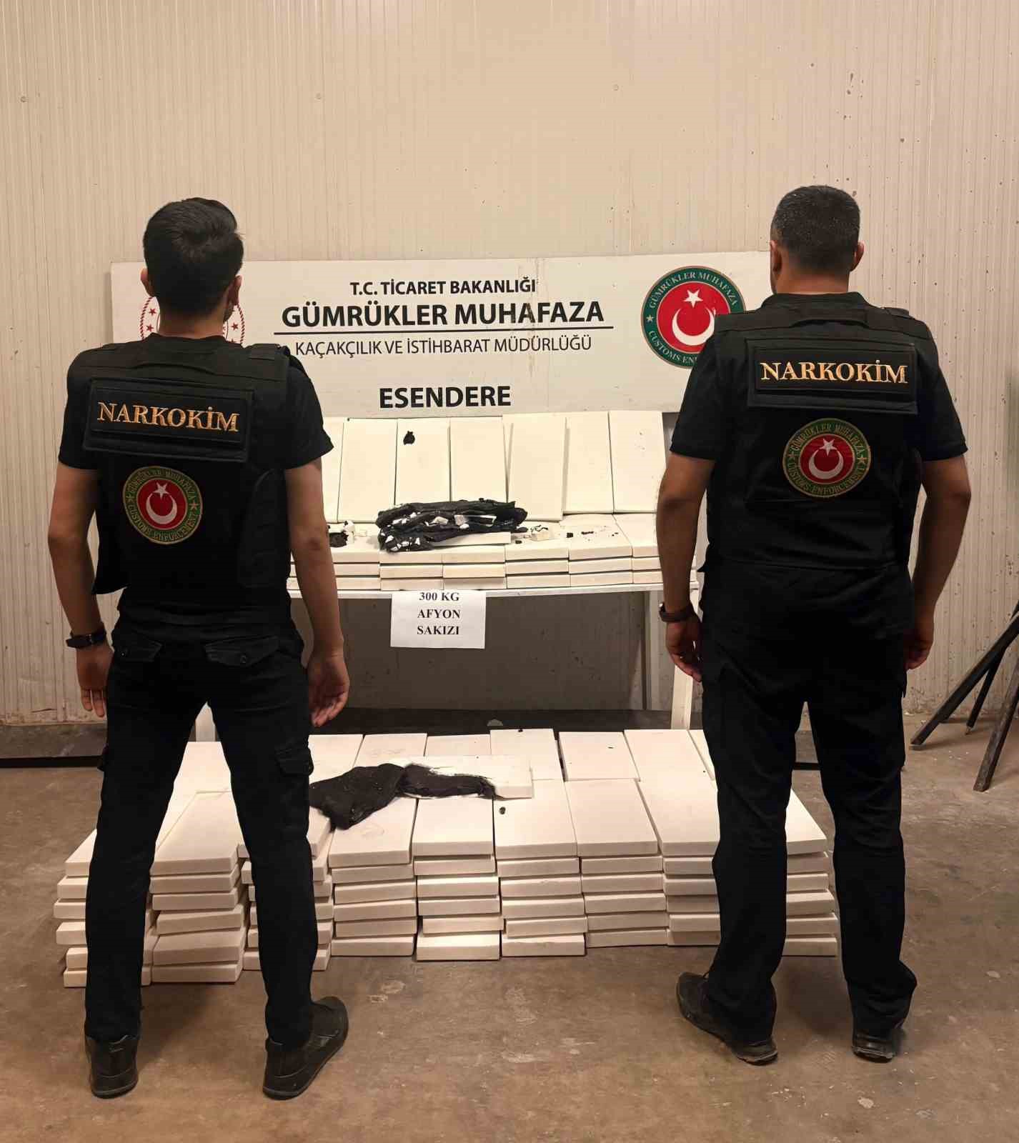 Esendere Gümrük Kapısı’nda 300 kilogram afyon sakızı ele geçirildi
