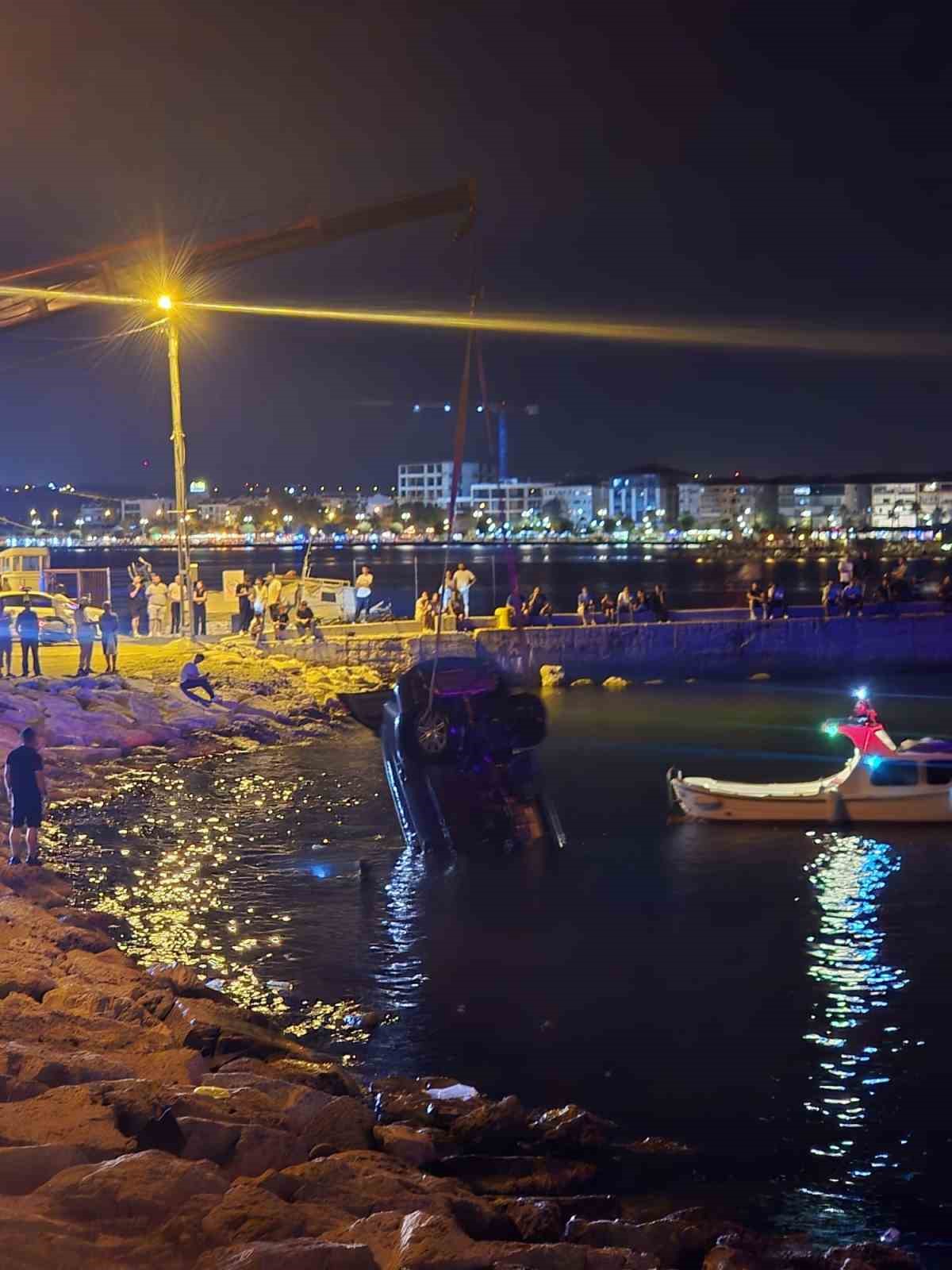 Silivri’de park halindeki araç denize uçtu