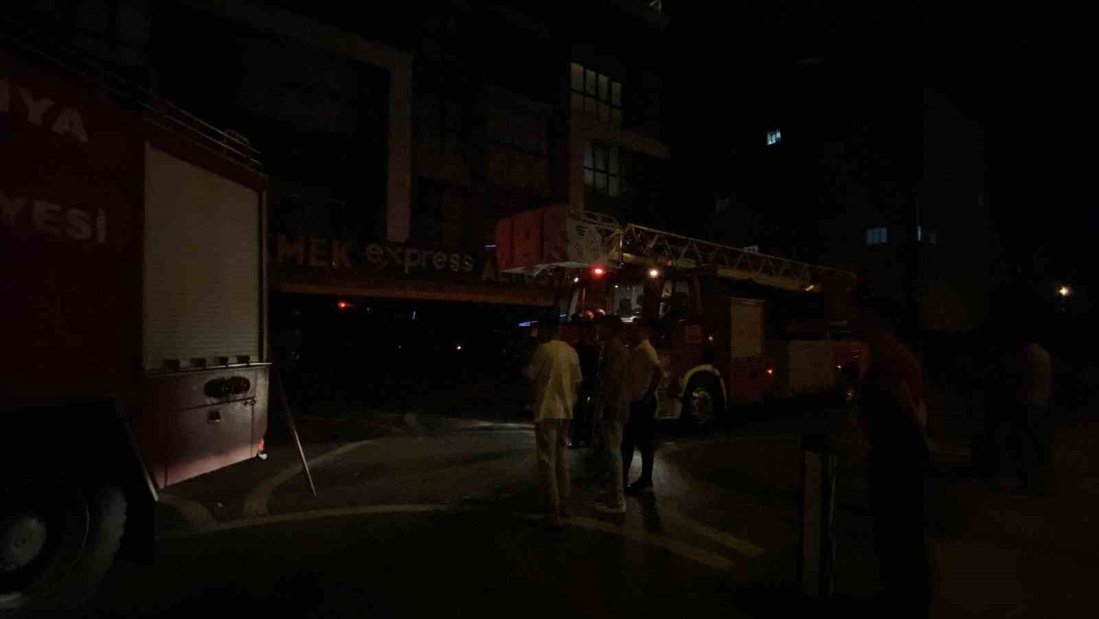 Klima motorunun patlaması sonucu lokantada yangın &ccedil;ıktı
