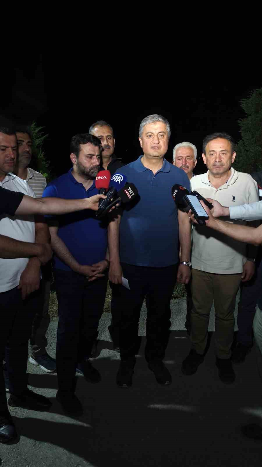 Vali Yavuz: "Yangınlar nedeniyle 14 k&ouml;y tahliye edildi, 613 hane boşaltıldı"
