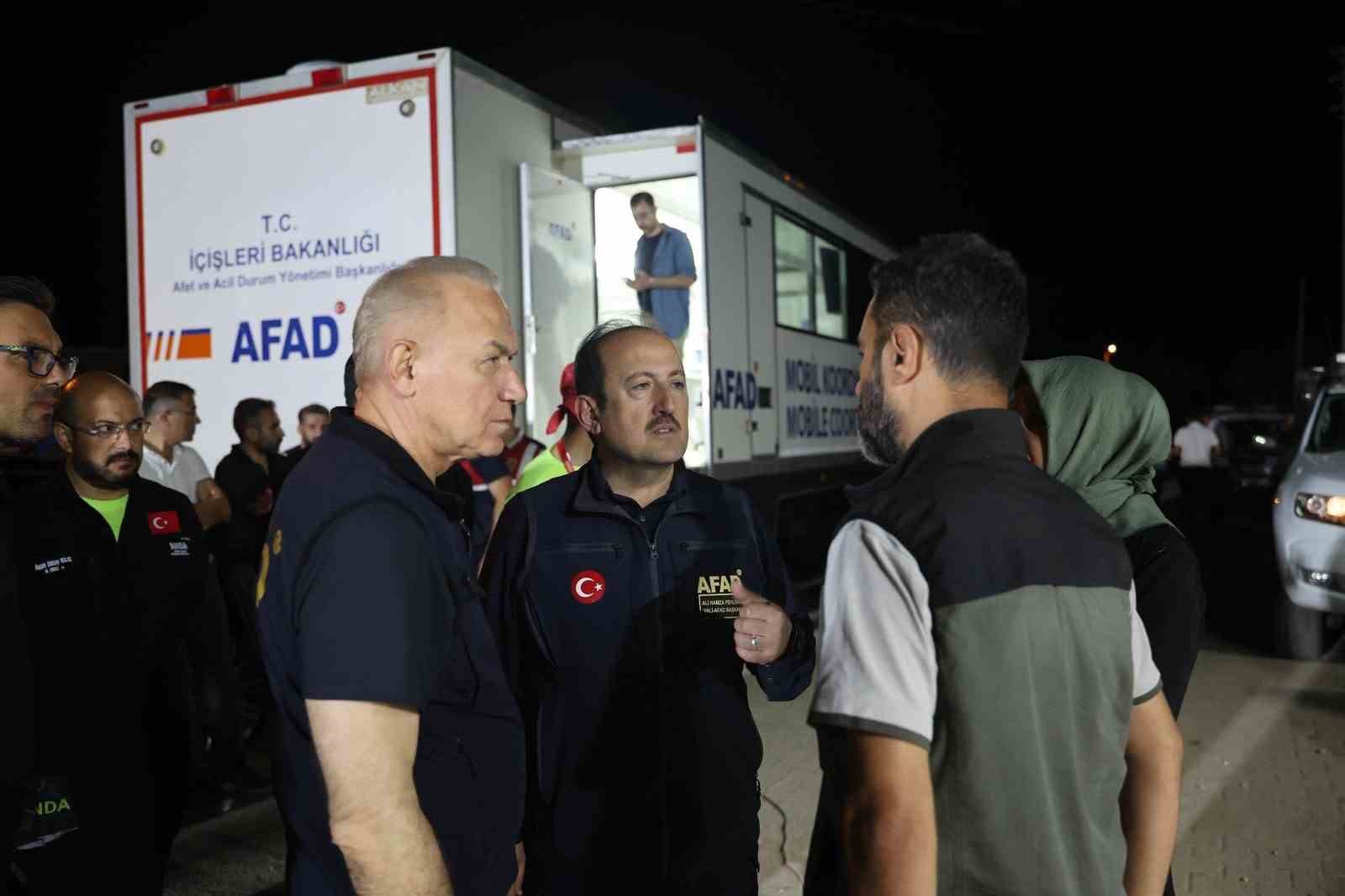 AFAD: "Yangınlara karşı m&uuml;cadele kapsamında 4 bin 231 personel, 45 hava aracı ve bin 236 kara aracı g&ouml;rev yapmaktadır"
