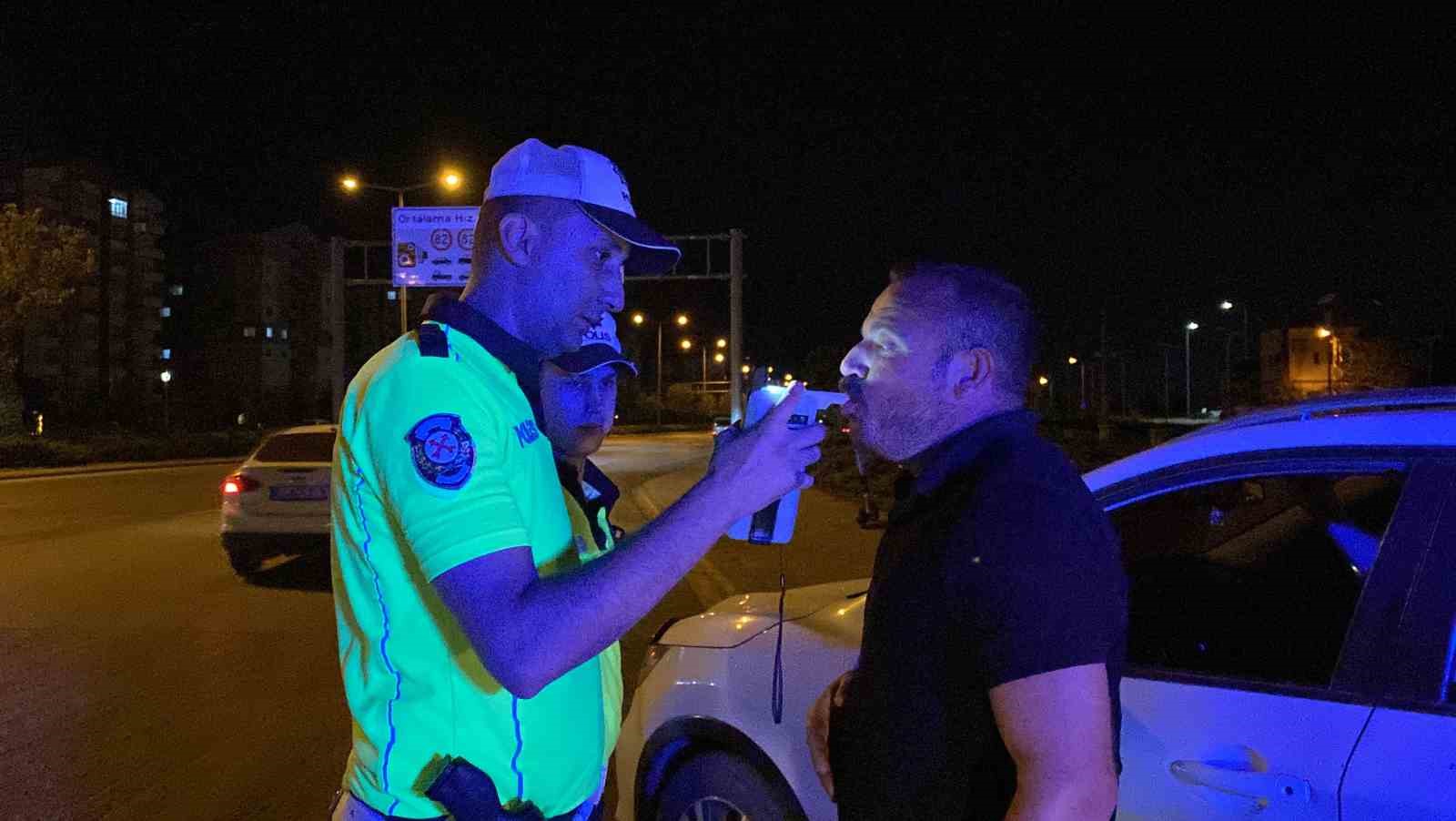 "Alkollü değilim" diyen sürücünün ehliyetine alkollü araç kullanmaktan el konuldu