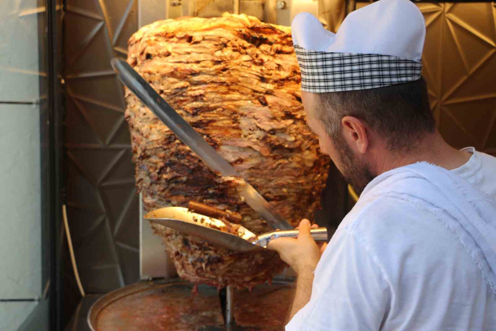 Artvin&rsquo;in kuzu d&ouml;nerinin Rize&rsquo;den kavanozlarla yolculuğu
