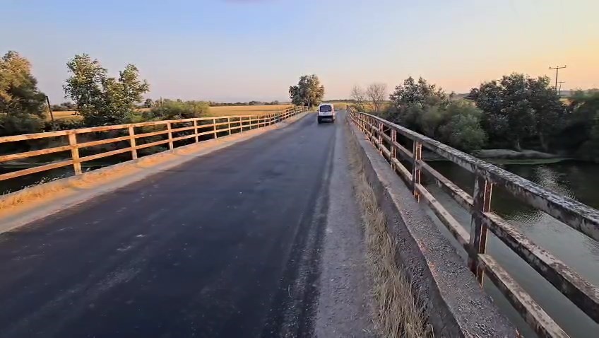 Her ara&ccedil; ge&ccedil;tiğinde beşik gibi sallanıyor
