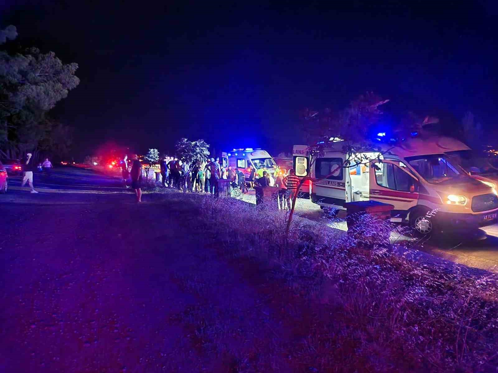 Manisa’da tır elektrikli motosiklete çarptı: 6 yaralı