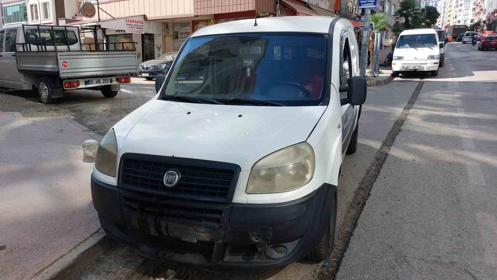 Samsun&rsquo;da hafif ticari ara&ccedil; ile otomobil &ccedil;arpıştı: 1 yaralı
