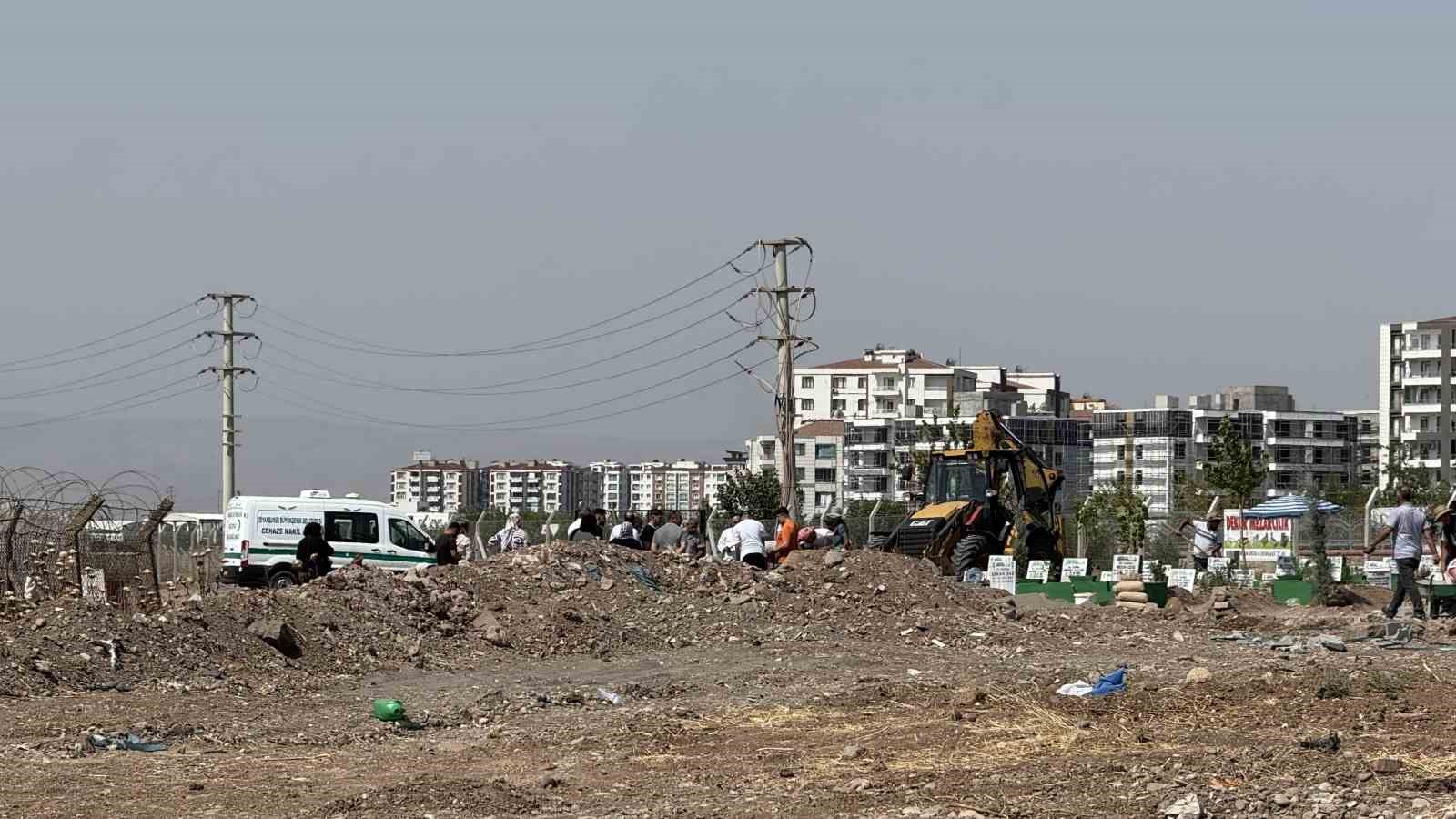 Diyarbakır’da 19 yaşındaki kadın silahlı saldırıda hayatını kaybetti