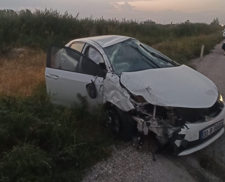 Van’da otomobil ile kamyonet çarptı: 6 yaralı