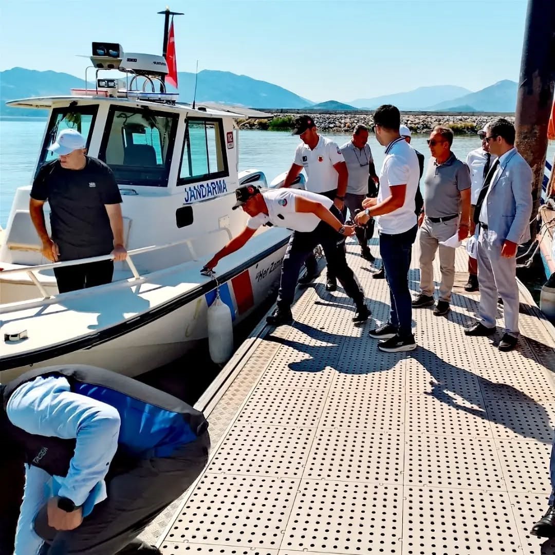 Bakanlık heyeti, Eğirdir G&ouml;l&uuml;&rsquo;nde &ccedil;evre sorunlarını yerinde inceledi
