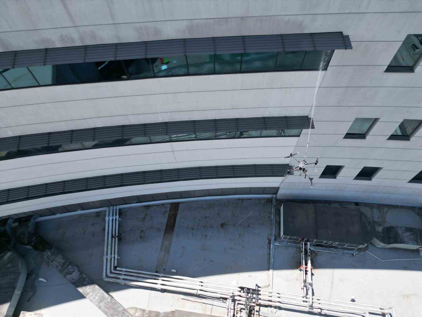 14 katlı hastane binası dron ile yıkandı
