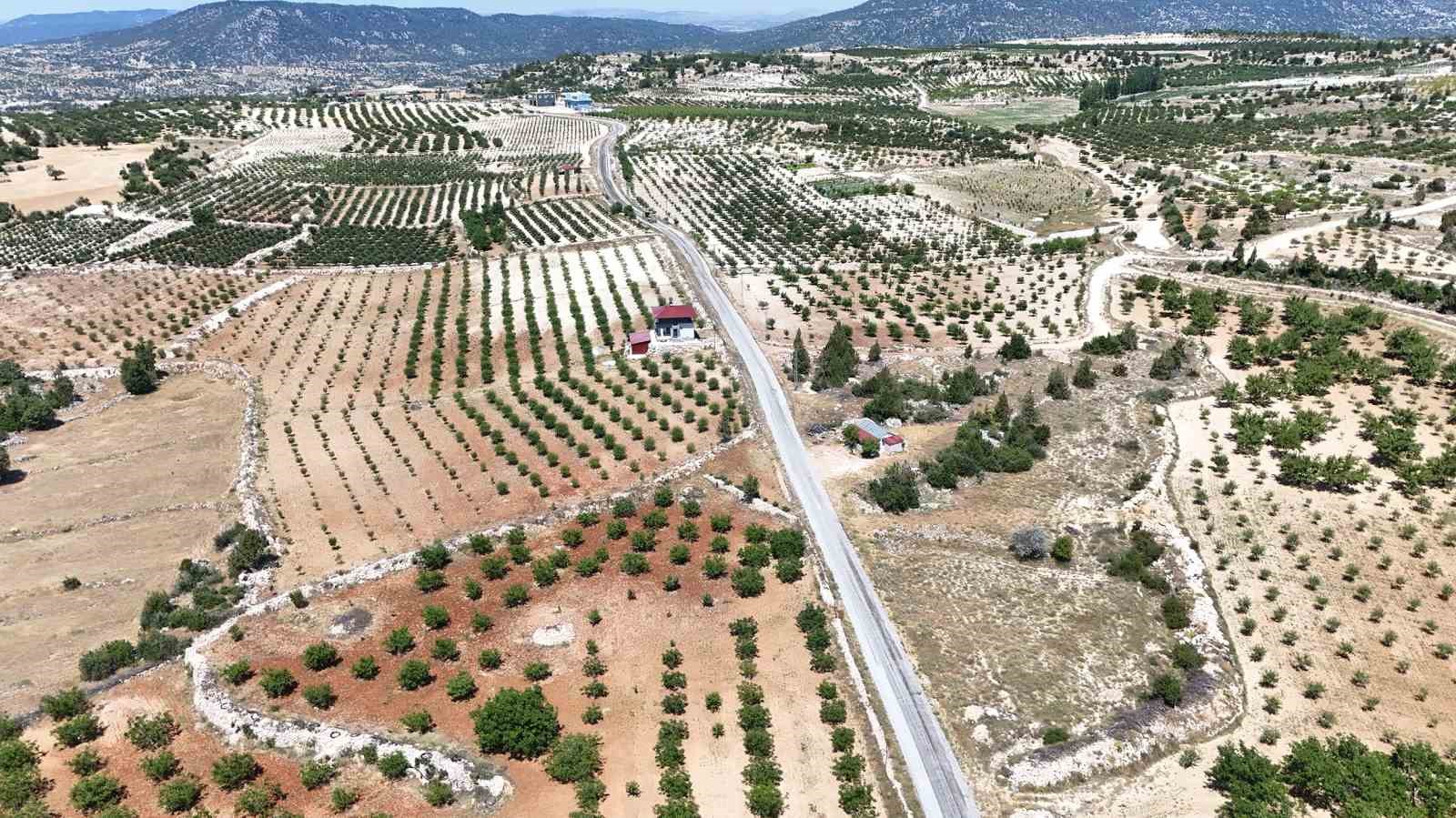 G&uuml;lnar&rsquo;da 8 kilometrelik yol yenilendi
