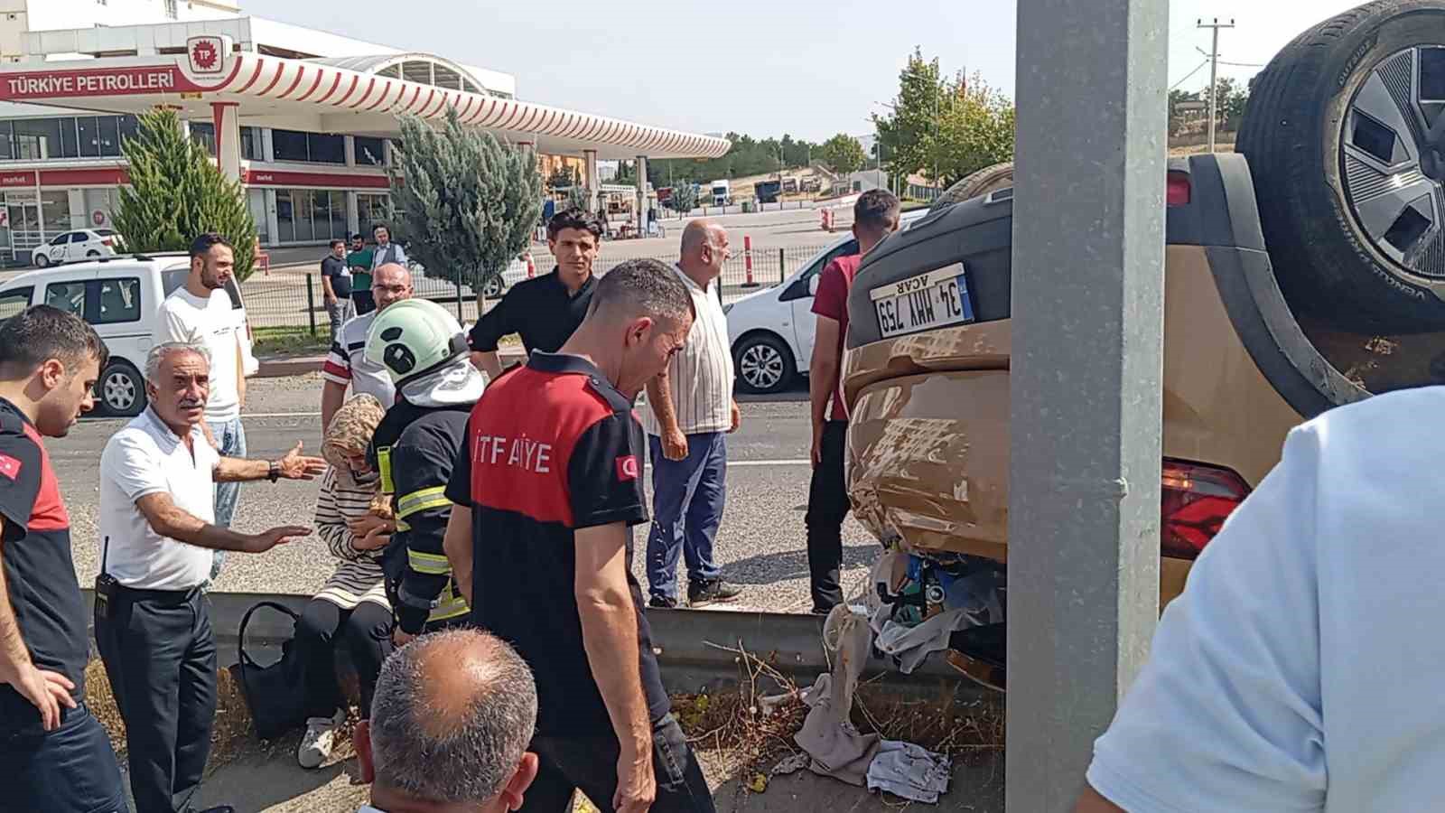 Siirt&rsquo;te otomobil ile pikap &ccedil;arpıştı: 3 yaralı
