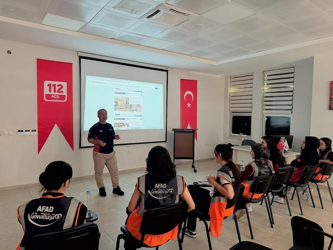AFAD Şırnak İl M&uuml;d&uuml;rl&uuml;ğ&uuml;&rsquo;nden stajyerlere KBRN eğitimi
