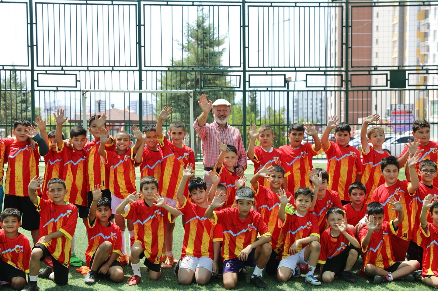 Başkan &Ccedil;olakbayrakdar yaz okullarında &ccedil;ocuklarla buluştu
