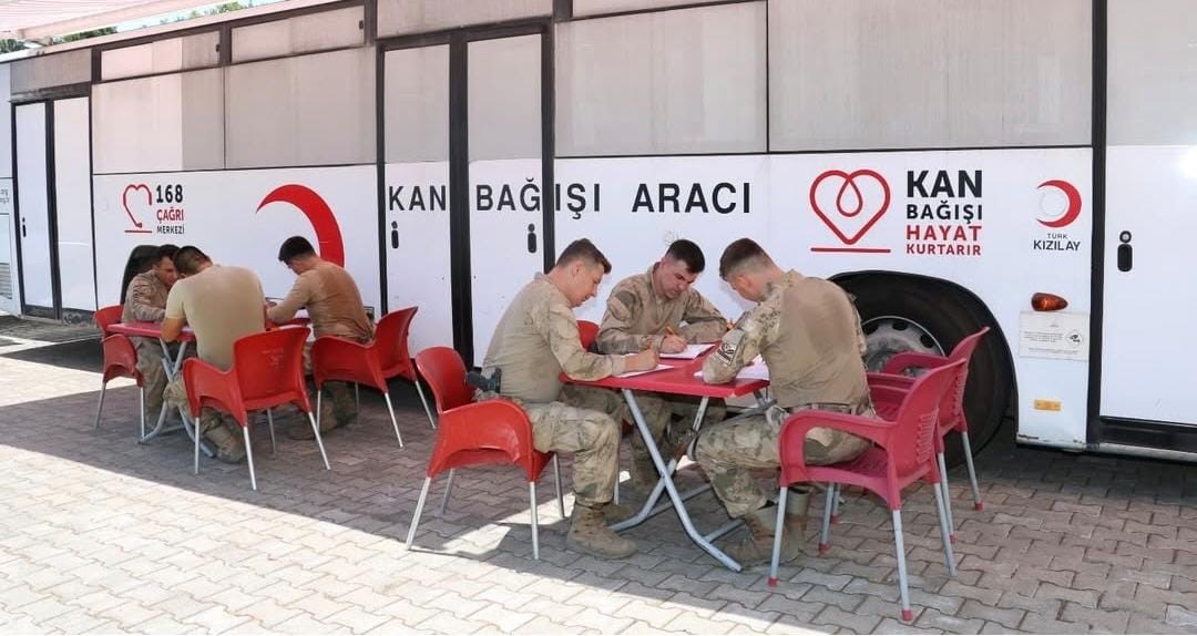 Tunceli’de jandarmadan kan bağış kampanyasına destek