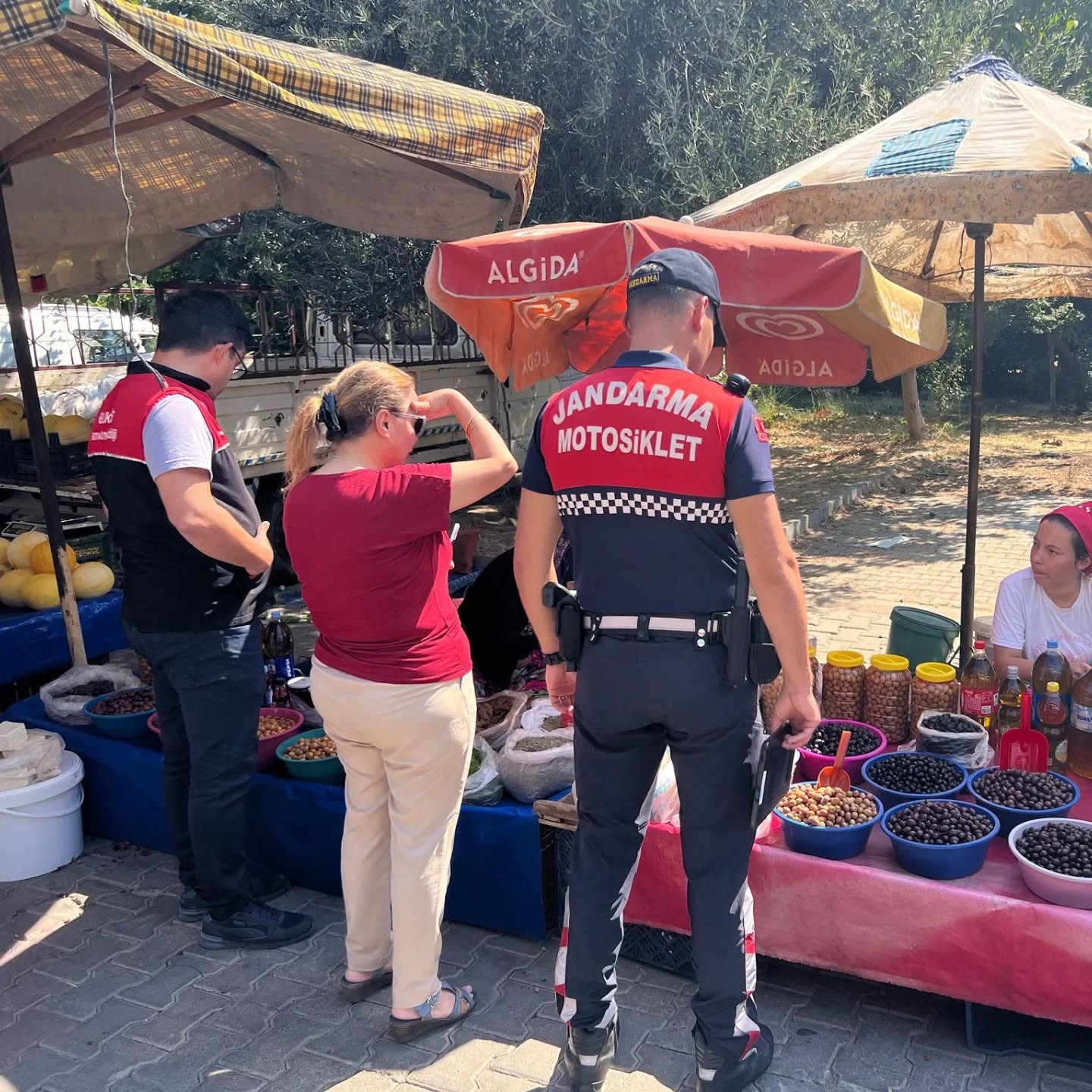 Pazarlarda satılan &uuml;r&uuml;nlere Tarım ve Orman M&uuml;d&uuml;rl&uuml;ğ&uuml; denetimi
