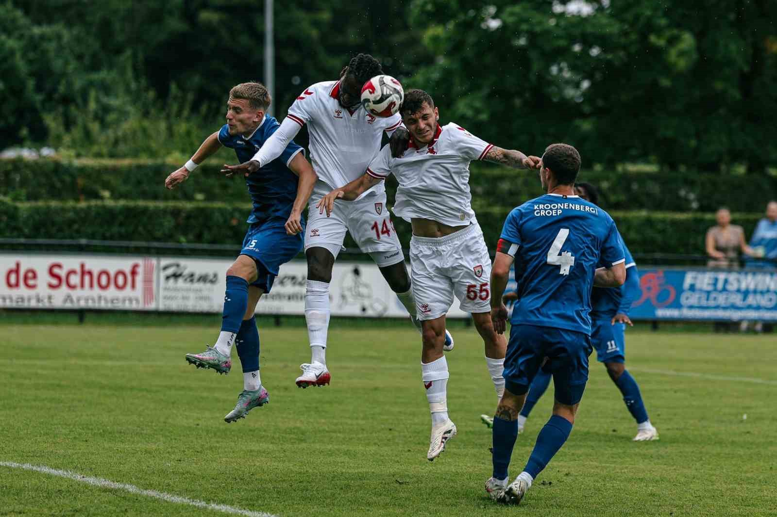 Samsunspor, Hollanda kampn galibiyetsiz kapatt

