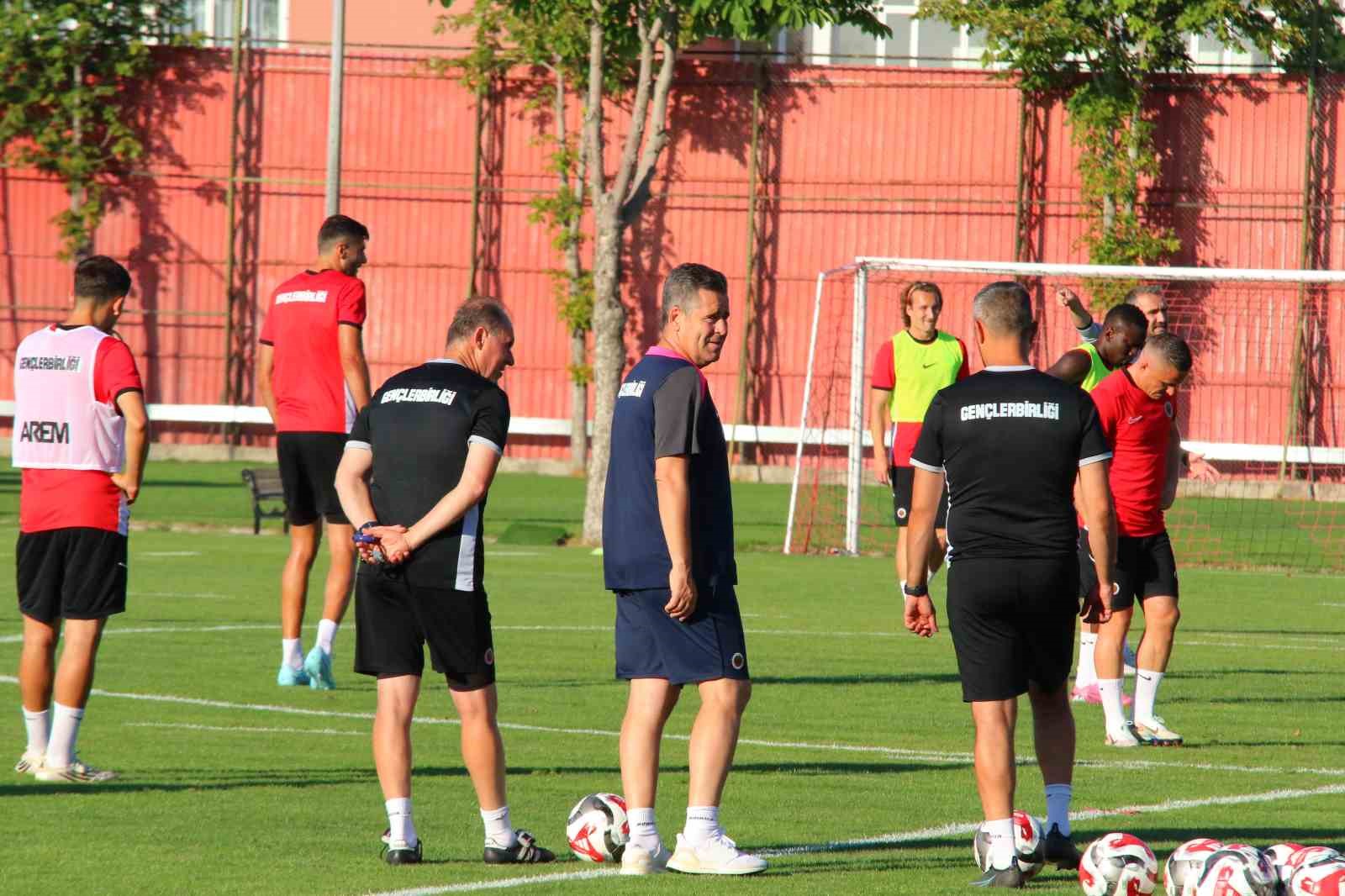 Hüseyin Eroğlu: "TSYD Kupası’nı kazanıp lige moralli başlamak istiyoruz"
