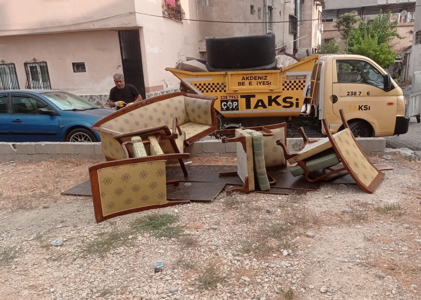 Akdeniz&rsquo;de her g&uuml;n tonlarca atık toplanıyor
