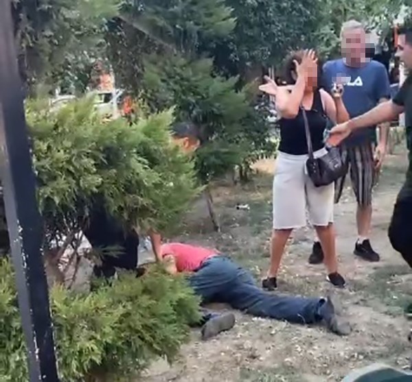 İzmir&rsquo;de darp edilen seyyar satıcı, zabıtalardan şikayet&ccedil;i oldu
