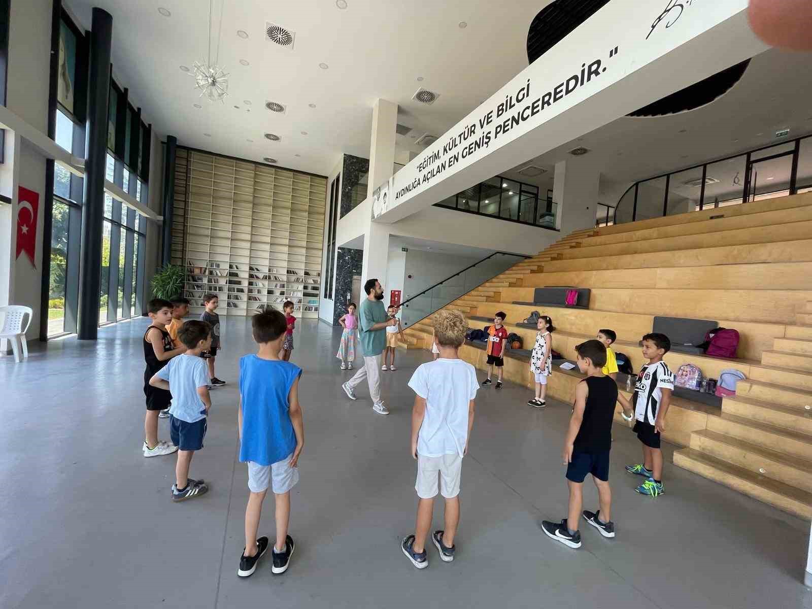 Esenyurt&rsquo;ta &ccedil;ocuklar hem &ouml;ğreniyor hem eğleniyor
