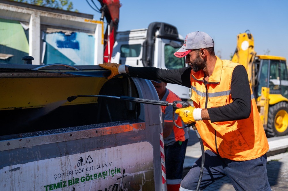 Gölbaşı Belediyesi temizlik çalışmalarını sürdürüyor