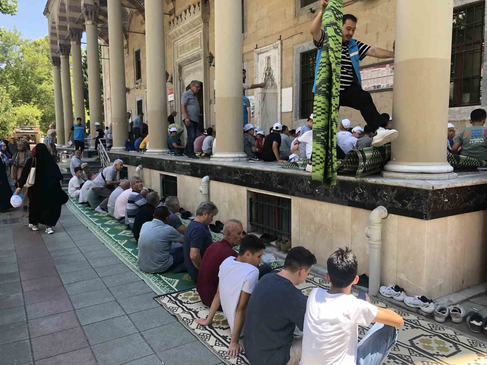 Reşadiye Camii&rsquo;nde şehitler i&ccedil;in program d&uuml;zenlendi
