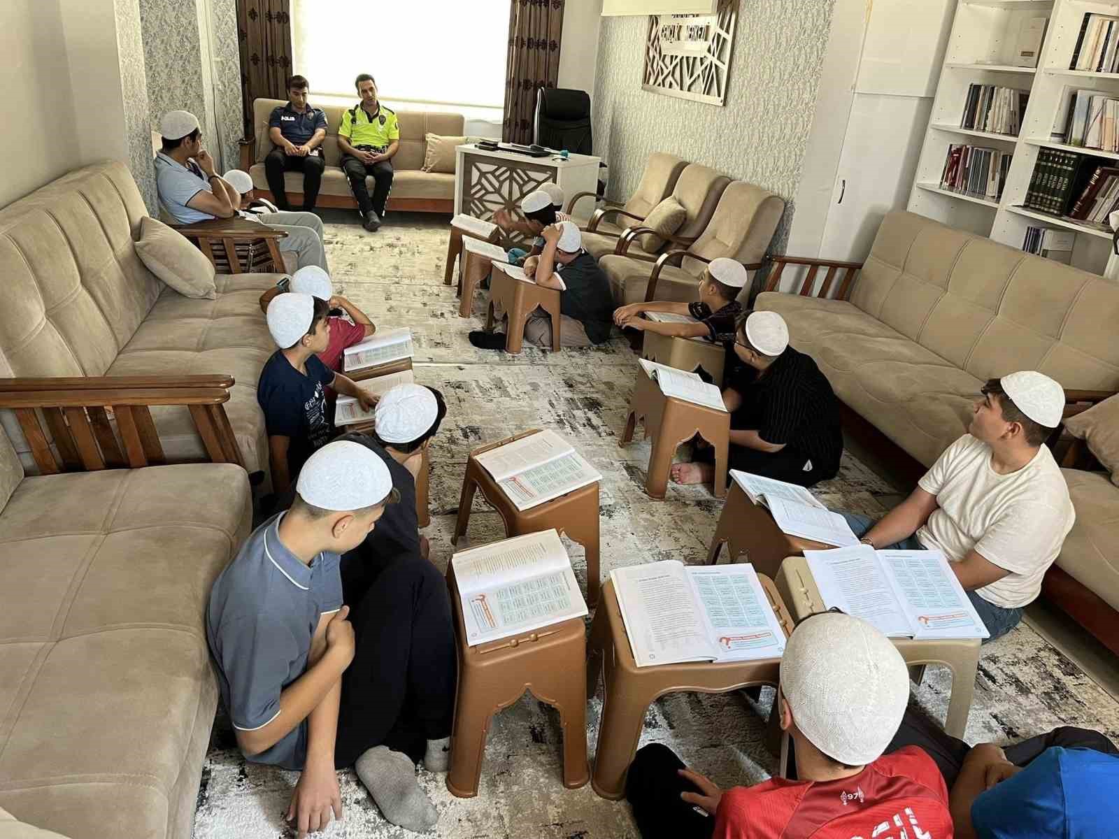 Hisarcık&rsquo;ta Yaz Kur&rsquo;an Kursu &ouml;ğrencilerine trafik eğitimi
