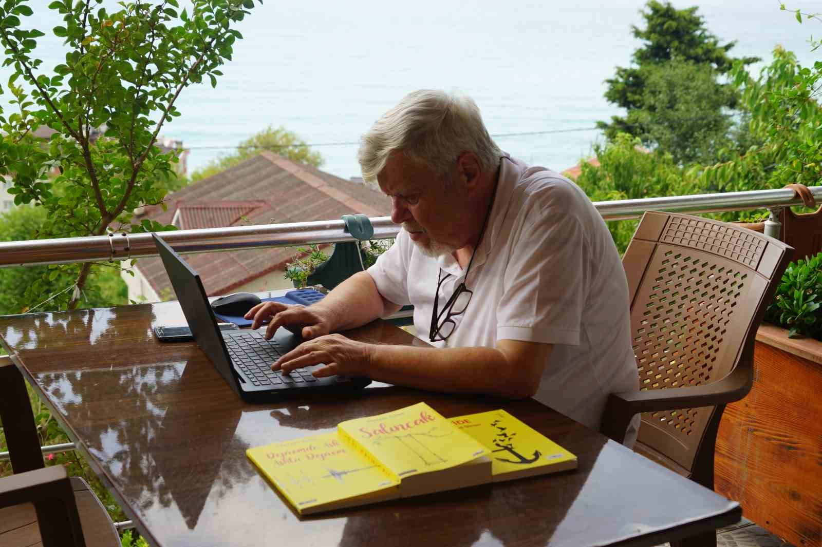 Emekli oldu, devlet tecr&uuml;besini kitaplara yazdı
