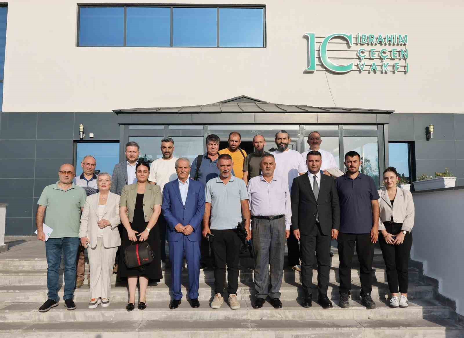 İbrahim Çeçen: &quot;Bu topraklara borcumuzu eğitimle ödüyoruz&quot;