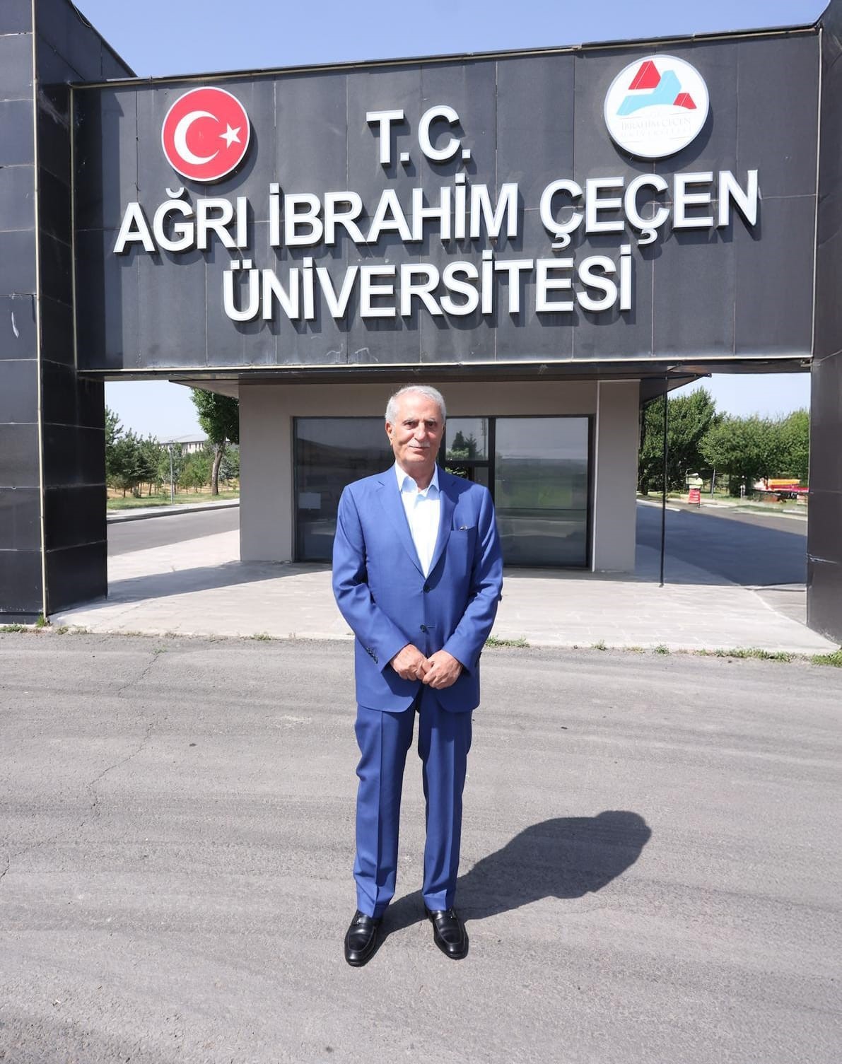 İbrahim Çeçen: "Bu topraklara borcumuzu eğitimle ödüyoruz"
