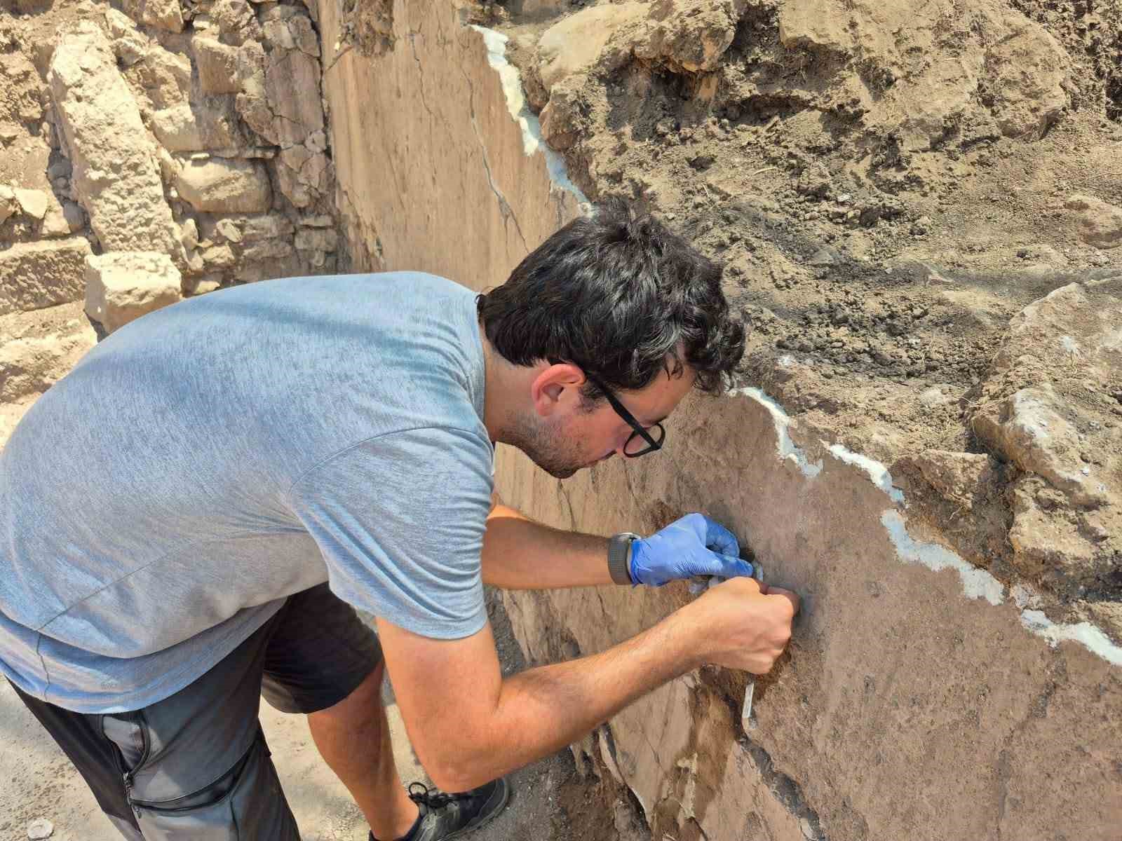 Antandros Antik Kenti’nde kavurucu sıcaklıklara rağmen kazı çalışmaları sürüyor